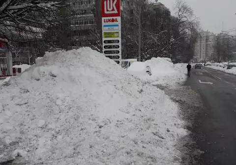 Peste 700 de tone de tone de zăpadă ridicate din Sectorul 6