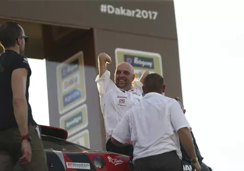 Philippe Croizon are toate cele patru membre amputate, dar pilotează în Raliul Dakar!