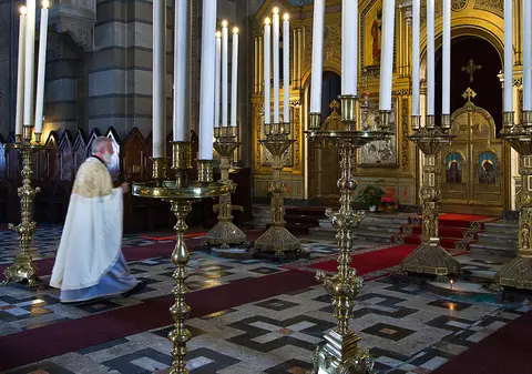 Un preot român s-a sinucis, în Italia. A fost găsit spânzurat