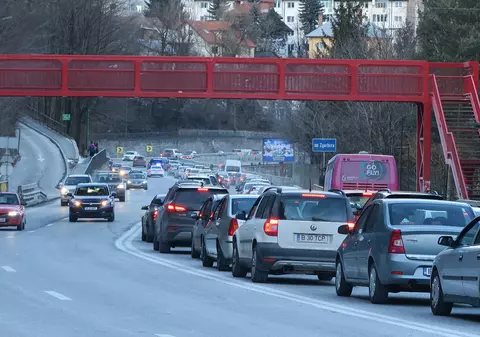 UPDATE. Aglomerație pe DN1. Turiștii, supuși testului răbdării ca să ajungă în stațiunile montane / FOTO