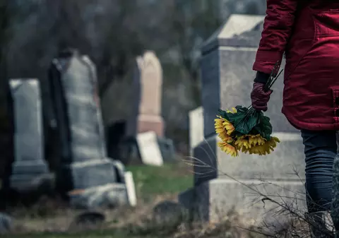 LIBERTATEA TE AJUTĂ: Ajutorul de deces poate fi primit și de fiul decedatului?