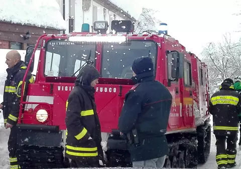 Avalanșă în Italia | 13 persoane au fost găsite în viață. Presa italiană confirmă că printre supraviețuitori se află românca și copiii ei