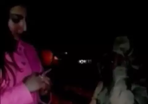 Două adolescente din Craiova s-au bătut pe stradă. Totul a fost filmat de un băiat
