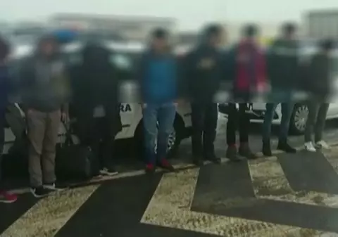 8 migranți au escaladat gardul de protecție al punctului de frontieră. Au plătit 15.000 de euro pentru ”biletul” de intrare în România!