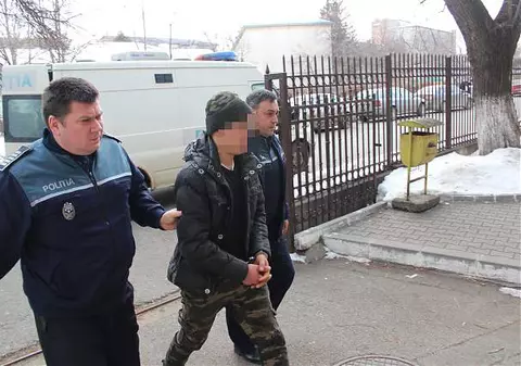 Un adolescent din județul Botoșani și-a violat sora mai mică. Băiatul de 17 ani a fost arestat, după ce și-a terorizat întreaga familie
