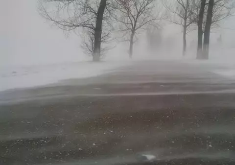 Peste 120 de localități, fără curent electric din cauza viscolului. Sunt afectate comune din șapte județe