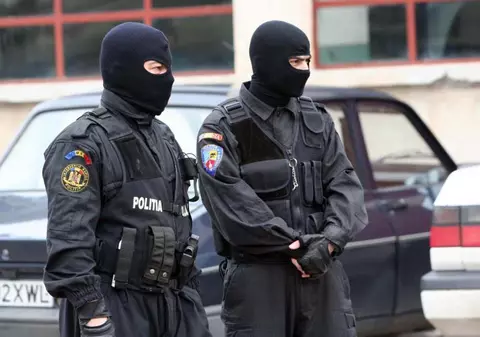 Percheziții în Ialomița și Călărași. O grupare de proxeneți și traficanți de minori, în vizorul procurorilor DIICOT