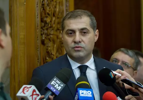 Ministrul demisionar, la CNN: Adoptarea unei legi fără a-i preveni pe membrii Guvernului, fără presă, la miezul nopţii, nu e corectă