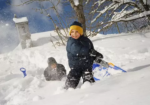Școlile, grădinițele și creșele din Capitală, închise până luni
