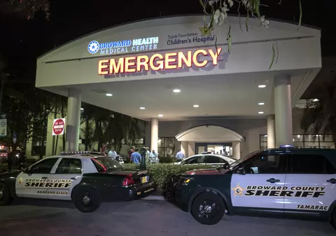 Momentul în care autorul atacului de la aeroportul din Florida deschide focul a fost filmat | VIDEO