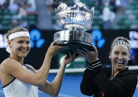 Safarova și Mattek-Sands au cucerit trofeul la dublu feminin, la Australian Open
