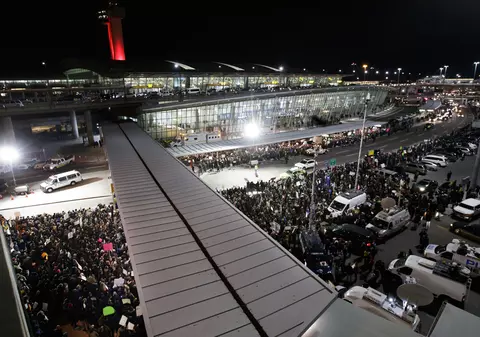 Teroriștii pot amplasa bombe în laptopuri, fără să fie detectate la controalele de pe aeroporturi, potrivit FBI