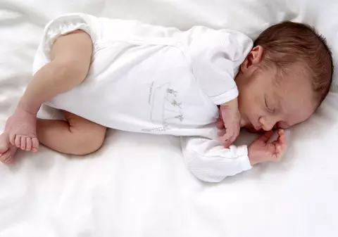 Copil de vânzare pe internet pentru 12.000 $ ca să-i cumpere o mașină soției sale