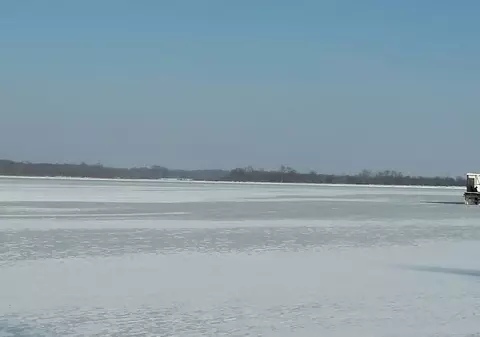 Lacul Sărat din Brăila a înghețat din cauza gerului / GALERIE FOTO