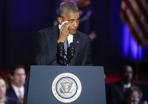 Barack Obama își încheie mandatul mai popular ca niciodată