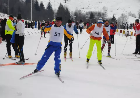 Participare record la „Patrula Veteranilor” de la Râșnov în cadrul Zilei Mondiale a Zăpezii