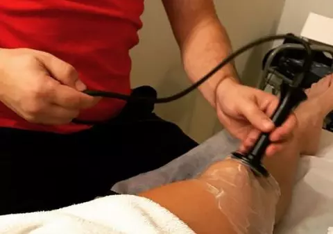 Simona Halep a acuzat iar dureri la genunchiul stâng în meciul pierdut cu cehoaica Siniakova. Ce a declarat la conferința de presă | VIDEO