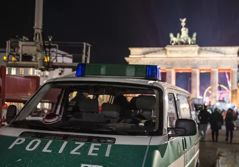 Un individ suspectat că pregătea un atentat, arestat în Germania