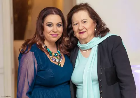 Doliu în familia Oanei Roman. Mama sa și-a înmormântat sora