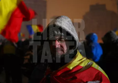 UPDATE. A 9-a zi de proteste în Capitală s-a încheiat. Iohannis a ieșit în întâmpinarea manifestanților la Cotroceni / GALERIE FOTO
