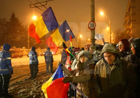 Încă o zi de proteste în fața Palatului Cotroceni