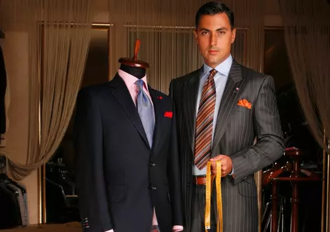 Alexandru Ciucu amână prezentarea colecției de la Palatul Parlamentului. “Noile frământări sociale au fost un factor decisiv!”