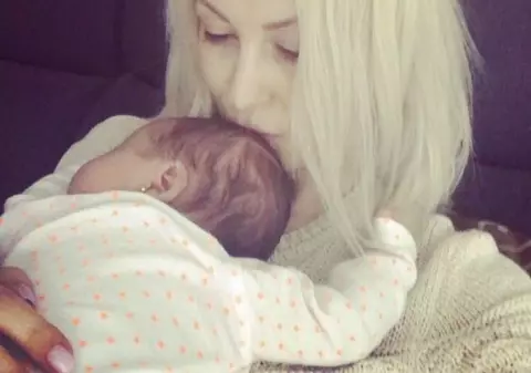 Andreea Bălan a făcut un tort pentru fiica ei. Micuța a împlinit 4 luni | FOTO