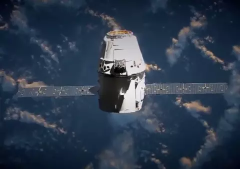 Capsula Dragon a fost lansată cu succes. Va ajunge miercuri pe Stația Spațială Internațională