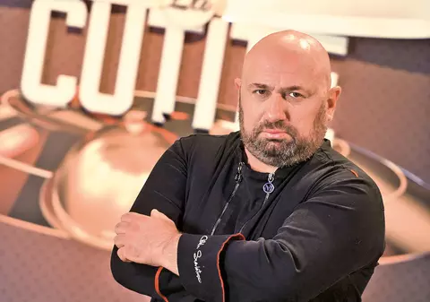 EXCLUSIV/ Aventură culinară extremă pentru gurmandul chef Cătălin Scărlătescu. «Sinistrat» pe ocean, a ajuns să mănânce orez cu zahăr