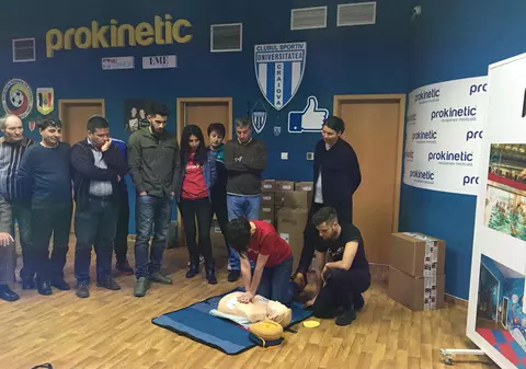 Continuă acțiunile FRF de dotare a cluburilor cu defibrilatoare