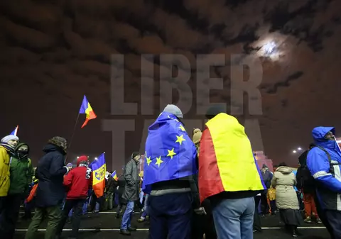 UPDATE. A 10-a zi de proteste în Capitală s-a încheiat. Câteva mii de oameni s-au adunat în Piața Victoriei și la Cotroceni / FOTO