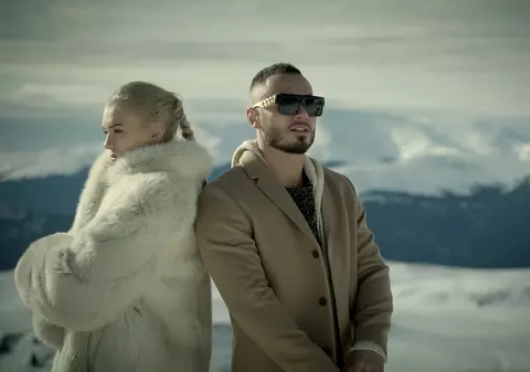 Premieră Libertatea.ro. Sonny Flame a lansat o piesă pentru îndrăgostiţi: “Falling For You”