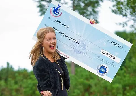 A câștigat la loto, însă susține că banii i-au distrus viața. O britanică vrea să dea în judecată loteria