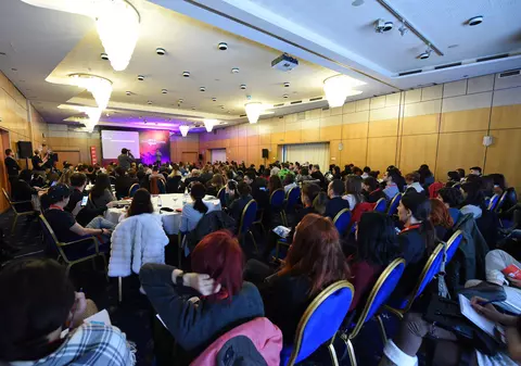 Digital Report se lansează la Social Media Summit Bucureşti