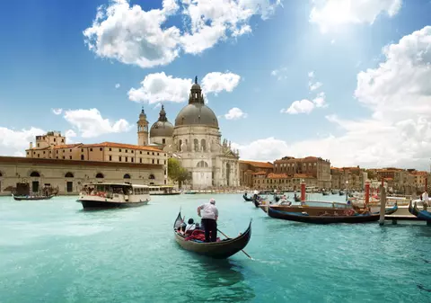 Primarul Veneției avertizează: "Cine strigă Allahu Akbar va fi împușcat"