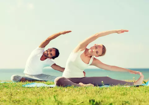 Pasionații de yoga își dau întâlnire la Tuzla. Festivalul internațional Dakini propune să strângă cei mai mulți yoghini din România