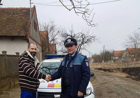 Un bărbat din Timiș a găsit un portofel cu 2.200 de euro într-o parcare. Ce a făcut cu banii