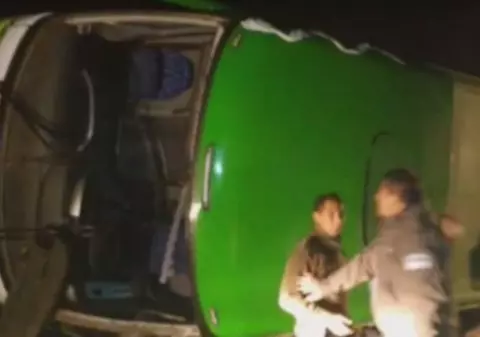 Accident de autocar în Argentina. Cel puțin 19 persoane au murit / VIDEO
