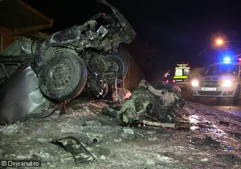 Cascadorie aproape mortală în Dej, județul Cluj. Un șofer începător s-a izbit cu mașina de un gard din beton