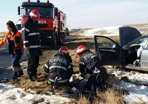 UPDATE: Accident în județul Constanța. Două mașini s-au ciocnit violent | FOTO și VIDEO