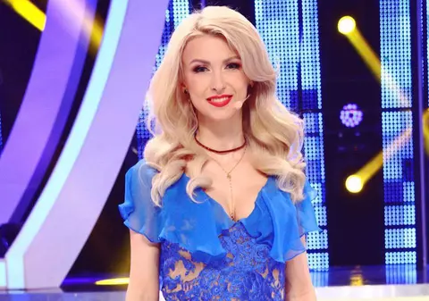 Rochia purtată de Andreea Bălan a fost dur criticată. “Cam sărăcăcioasă”. Cum s-a îmbrăcat artista la Târgul de Nunți