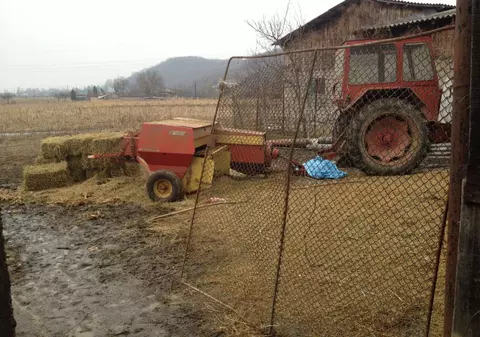 Un tânăr a murit strivit de un utilaj în județul Argeș. Moartea suspectă, investigată de polițiști