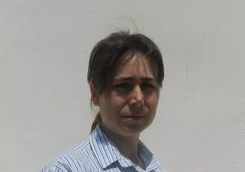 Profesoara acuzată de relații sexuale cu un minor a fost plasată în arest la domiciliu. Crinela Marc este însărcinată