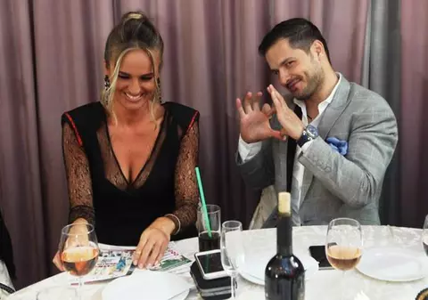 Diana Munteanu a renunțat la haine și și-a etalat silueta la piscină. Cât de bine arată vedeta după ce a slăbit