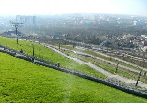 Grădina Publică Ciuperca din Oradea s-a degradat la doar un an de la reabilitare