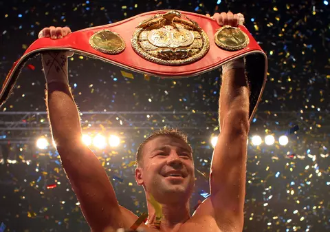 Supercampionul Lucian Bute împlinește astăzi 37 de ani. O carieră fabuloasă în imagini