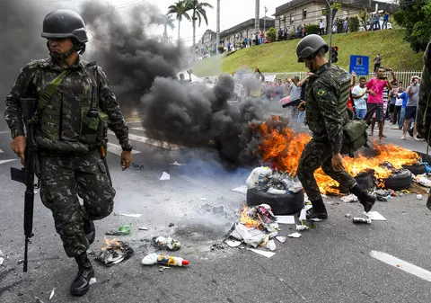 Violențe în Brazilia: Cel puțin 90 de oameni și-au pierdut viața | GALERIE FOTO