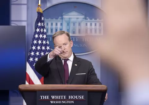 Purtătorul de cuvânt al Casei Albe a verificat telefoanele personalului său