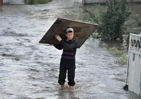 Viitura riscă să treacă tot prin localitățile inundate în octombrie. Autoritățile... așteaptă vara!