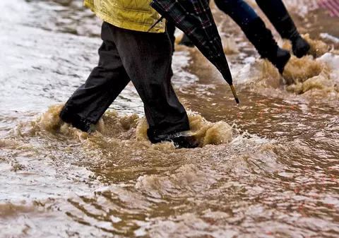 Inundaţii severe în sudul Spaniei. Drumuri blocate de ape, alunecări de teren și case distruse în Malaga